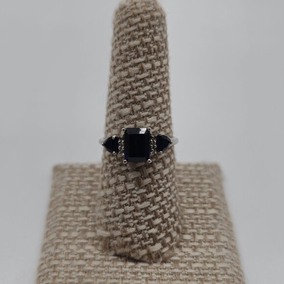 Size 8.25 Sterling Silver Beautiful Blue Sapphires Ring A2875 - Picture 1 of 9